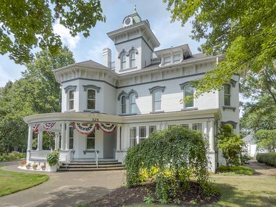 Reeves Victorian Home & Carriage House Museum