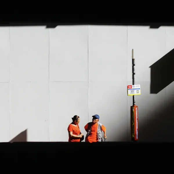 Bus Waiting Couple thumbnail