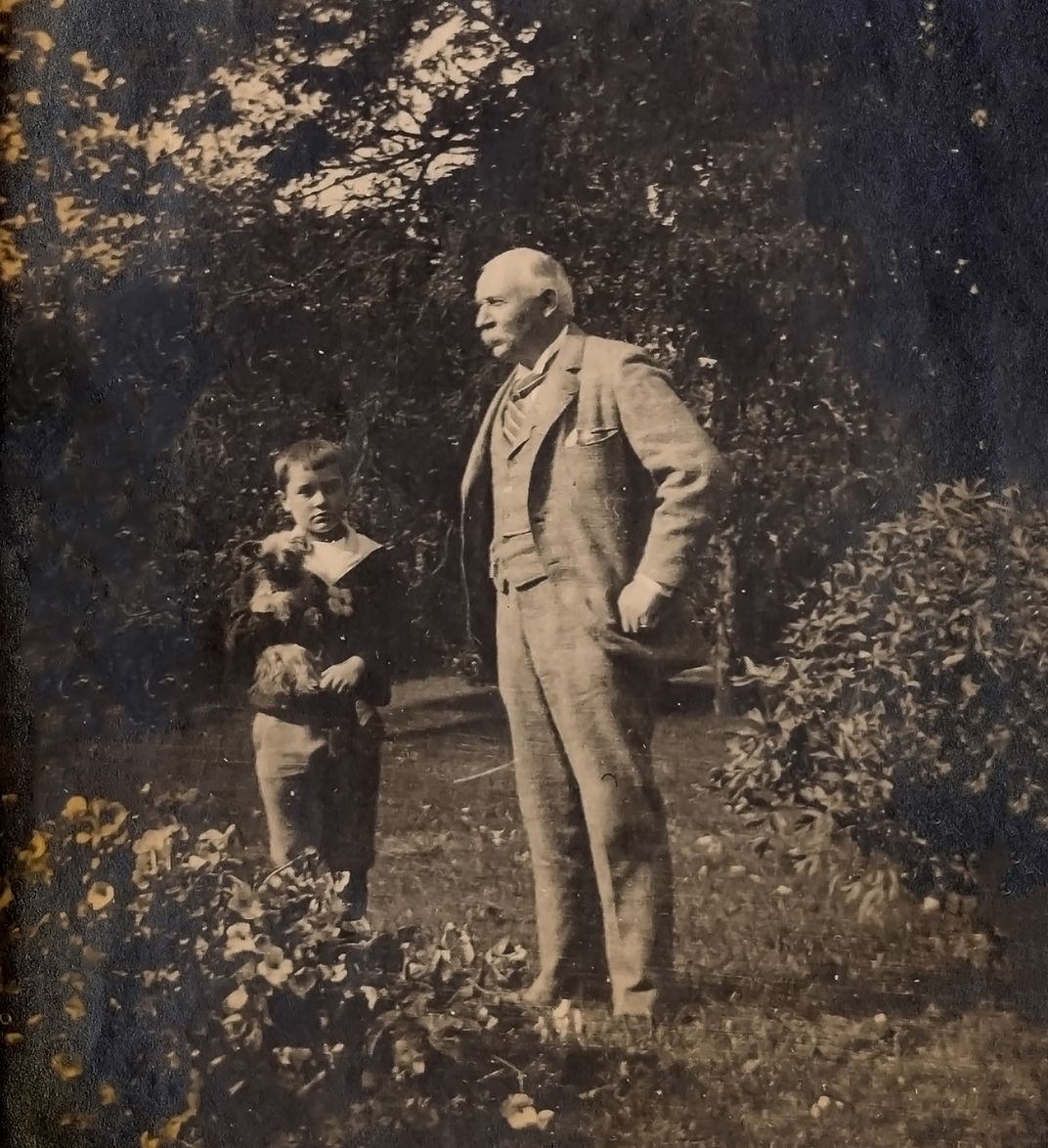 Rockwell (right) and his grandson Almon (left), photographed around the turn of the 20th century
