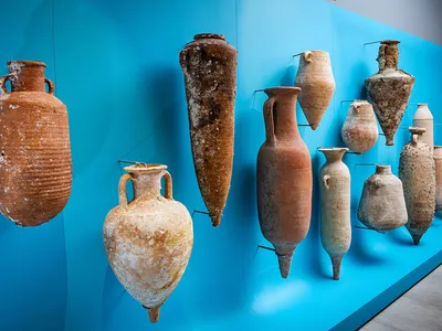 Off the Coast of Sicily, Divers Discovered a Roman-Era Shipwreck With Hundreds of Amphorae, Ancient Jars Frequently Used to Hold Wine image