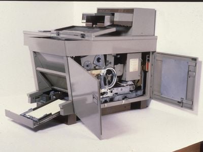 This is the 517th Xerox model 917 ever made, donated to the Smithsonian in 1985.