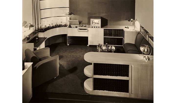 Musicorner room designed by John Vassos displayed at the American at Home Pavilion, 1940 New York World's Fair, 1940 / Richard Averill Smith, photographer. John Vassos papers, 1920-[198-]. Archives of American Art, Smithsonian Institution.