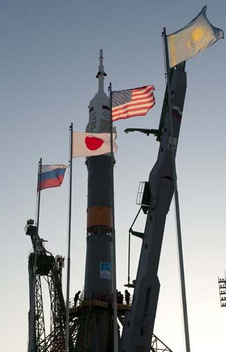 Soyuz and flags-505.jpg