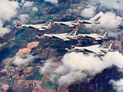 Vought F-8J Crusaders based on the carrier Oriskany fly in formation in 1971. The F-8 was a beloved dogfighter, but its day in the sun was short.