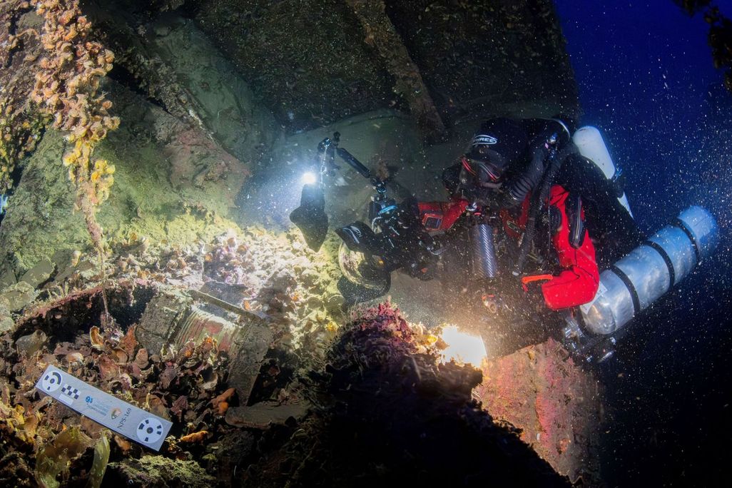 Divers retrieving artifacts from the Britannic shipwreck