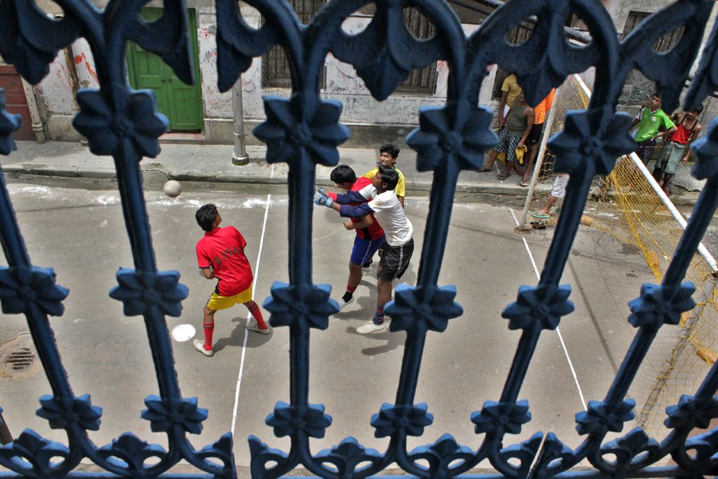 Street soccer in Kolkata Smithsonian Photo Contest Smithsonian Magazine