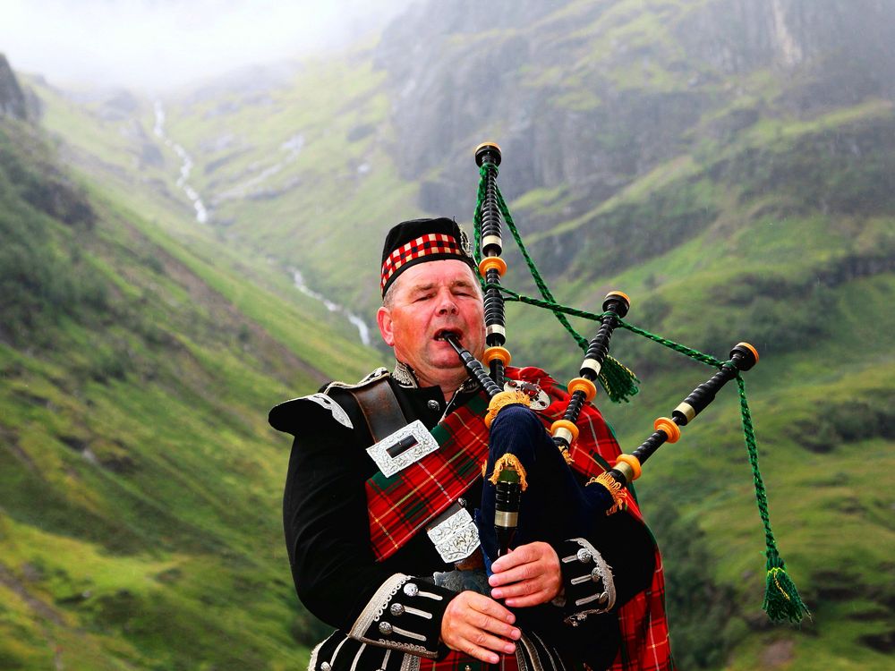 Mesmerizing bagpiper of Glen coe, Scotland. | Smithsonian Photo Contest ...