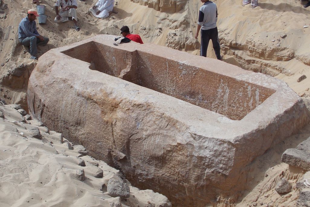 0000tomb.jpg