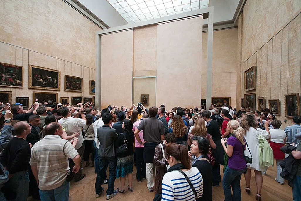 800px-Mona_lisa_crowd.jpg