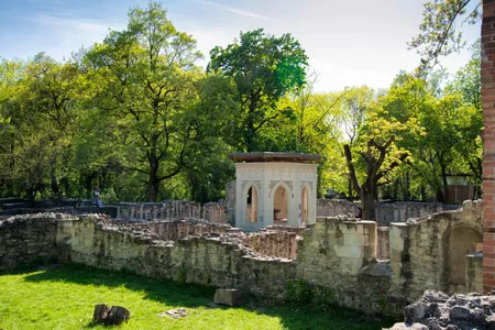 Among century-old oaks and poplars are the ruins of a Dominican convent where Margaret took the vows of a nun. She refused to marry a neighboring king, instead devoting herself to God.