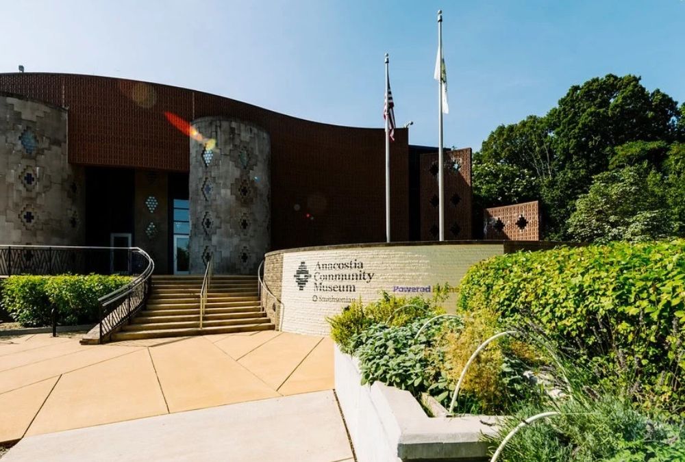 This month @​SmithsonianACM, learn to crochet, join a chess tournament, shop the Saturday farm stand, and bring your children to Friday storytime. <https://t.co