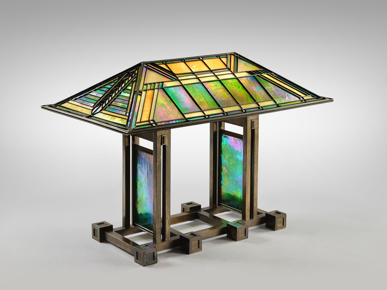 フランク・ロイド・ライト ヴィンテージ ステンドグラス レア型バタフライ・アーチ lot_36_frank_lloyd_wright_an_i