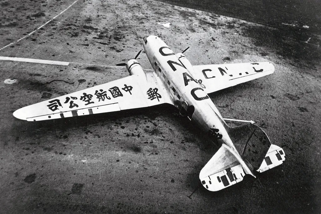airplane with mismatched wings with Japanese characters on the wing and Roman letters on the body