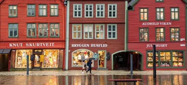 A wet winter walk in Bergen thumbnail