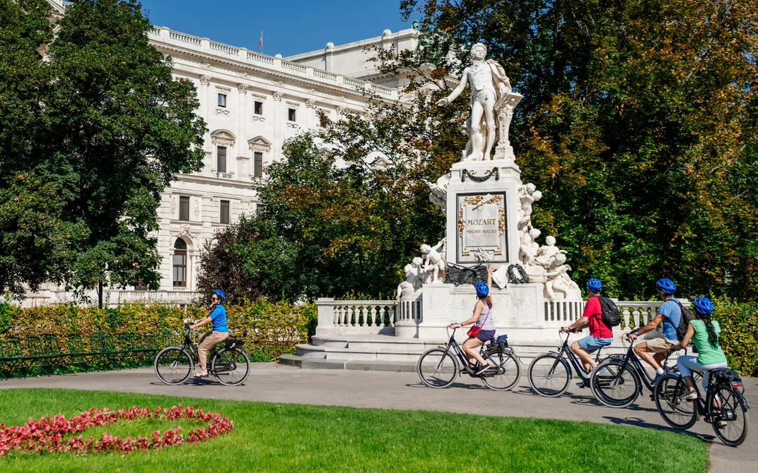 Bike excursion in Vienna. Credit: AMA Waterways