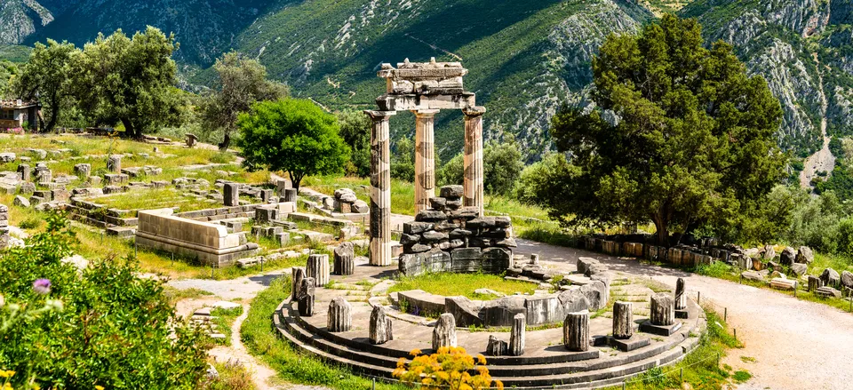  The temple of Delphi 