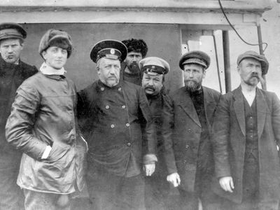 Jan Nagórski (second from left) onboard a ship bound for the Arctic in August 1914.