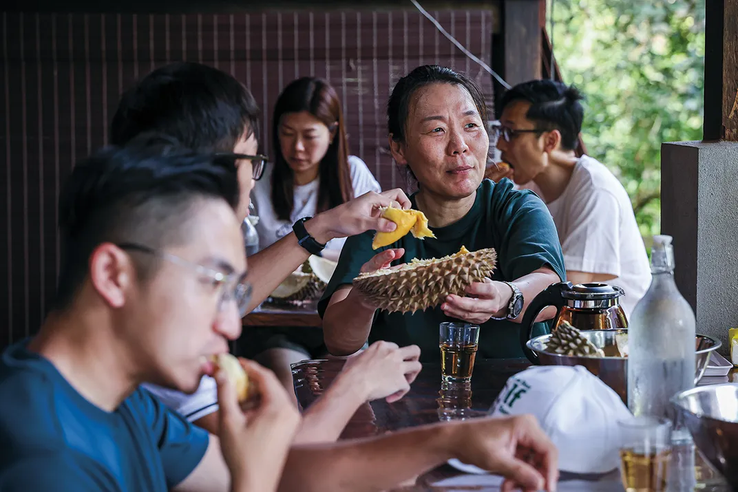 guest eat durian