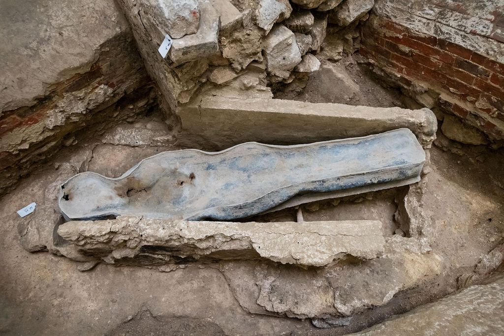 Lead sarcophagus