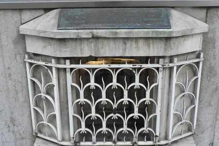 London Stone sat largely unnoticed behind this iron grill for roughly 50 years