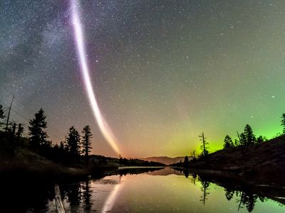 Meet Steve—a strange band of light first spotted by amateur skywatchers.