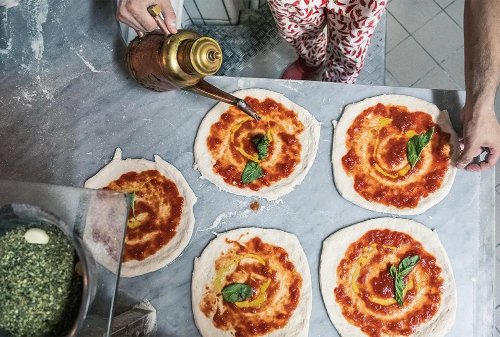OPENER - At Pizzeria Port’Alba, a cook prepares the ultimate food to go: pizza portafoglio