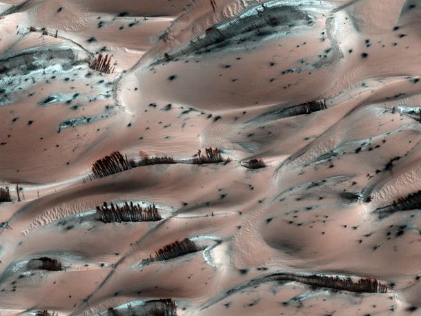 20110520102425hirise_tendrils.jpg