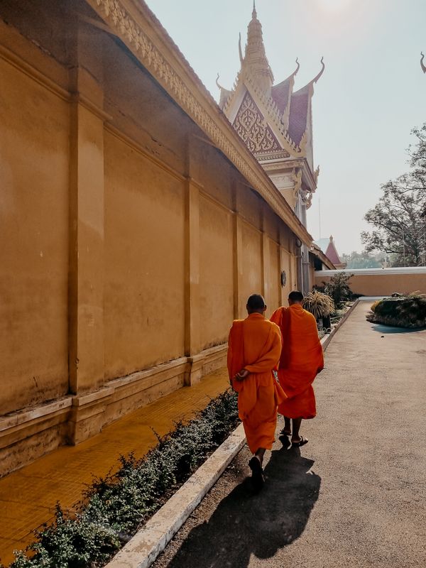 Monks at the Royal Palace in Phnom Penh, Cambodia thumbnail
