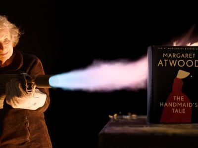 Margaret Atwood tried burning the new, fireproof version of her novel&nbsp;The Handmaid&#39;s Tale&nbsp;with a flamethrower.