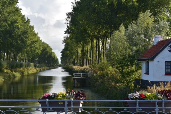 Canal in Damme Belgium thumbnail