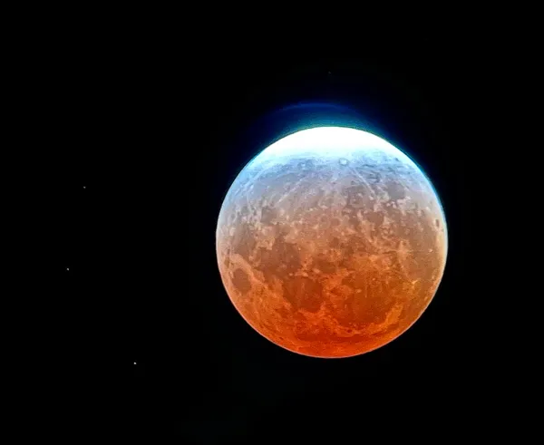 Alaskan lunar eclipse thumbnail