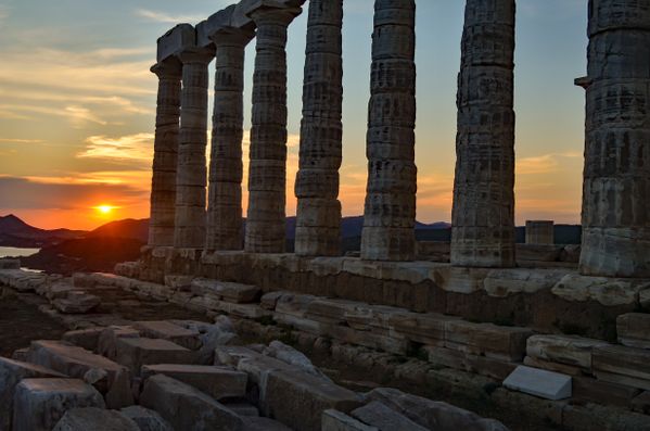 The sun sets over the Temple of Poseidon thumbnail