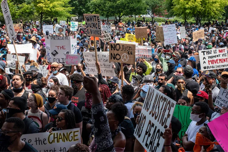 March in honor of George Floyd (mobile)