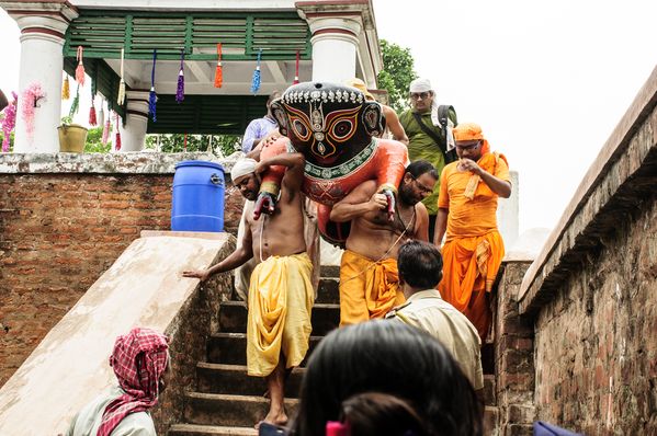 the devotee were carrying lord Jagannath. thumbnail