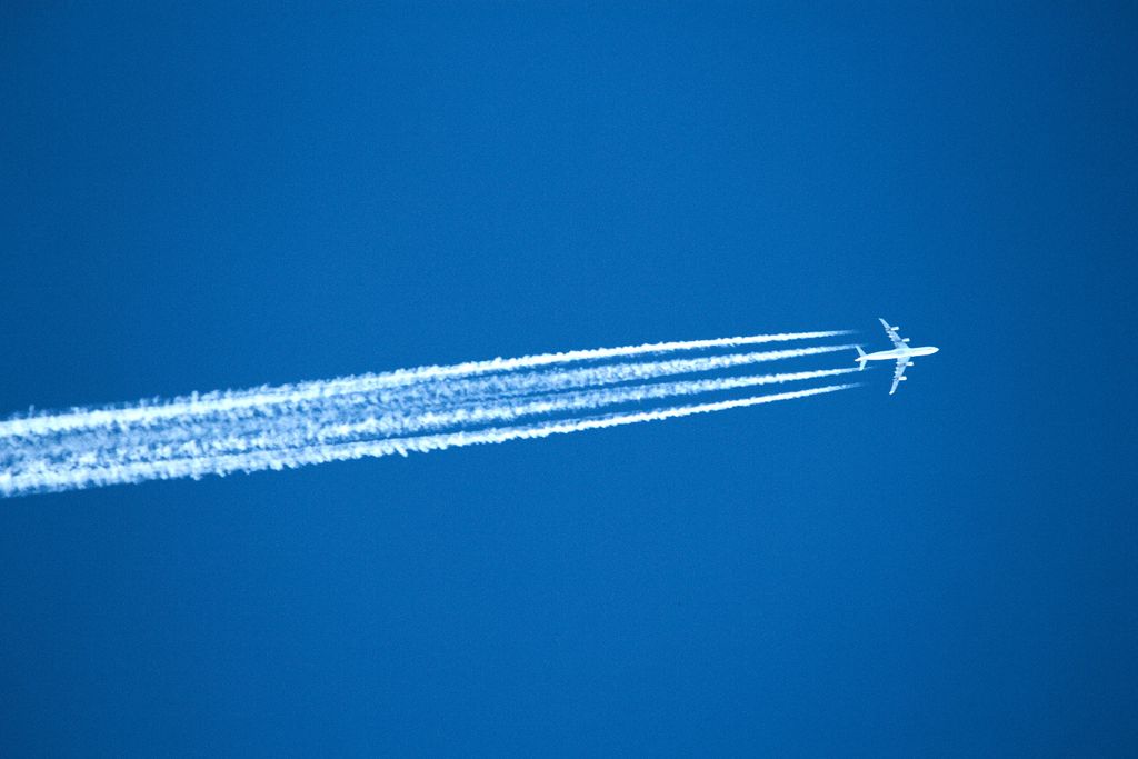 A340 Contrails