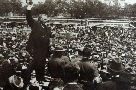 Ex-president Theodore Roosevelt speaks to crowds in Mineola, New York, in support of US entry into the First World War, 1917