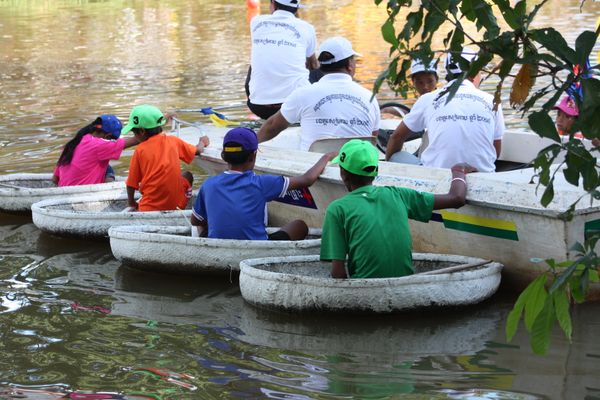 Young paddles at Cambodian Water Festival thumbnail