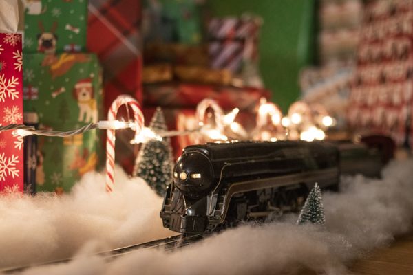 Circling the Christmas Tree thumbnail