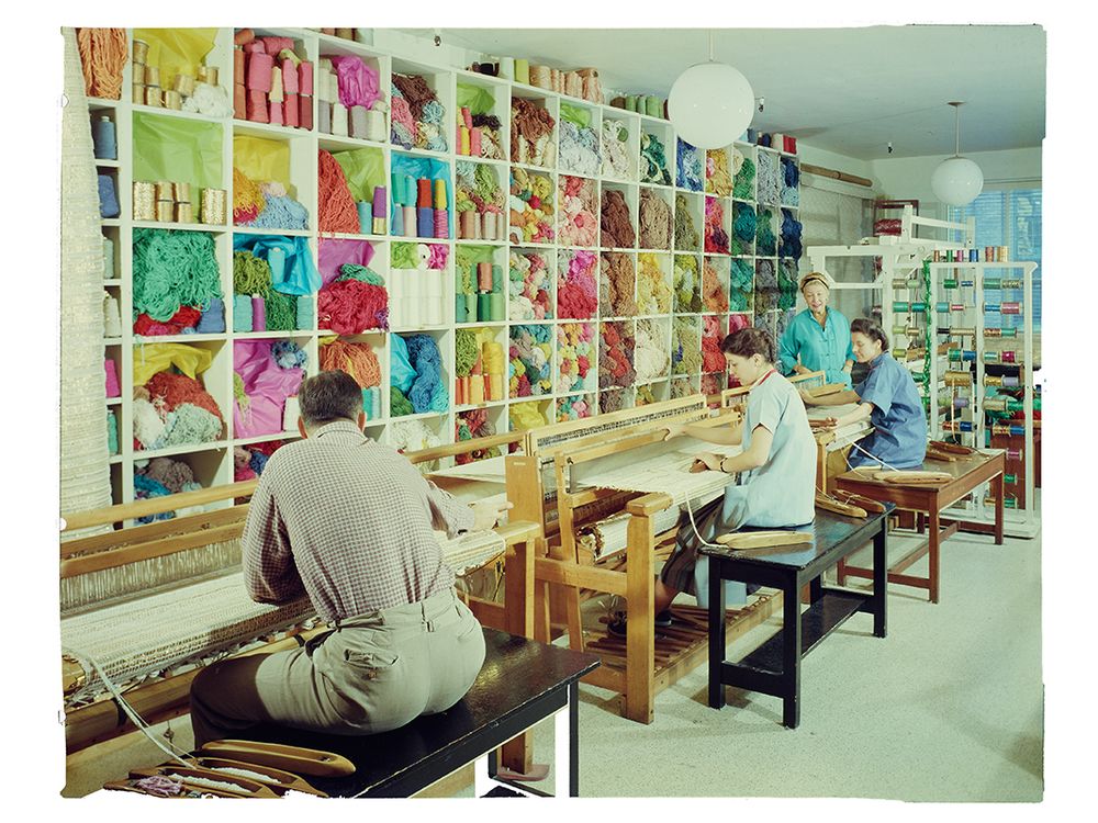 Photograph of Dorothy Liebes in her studio with staff, circa 1950s. Dorothy Liebes papers, circa 1850-1973. Archives of American Art, Smithsonian Institution.