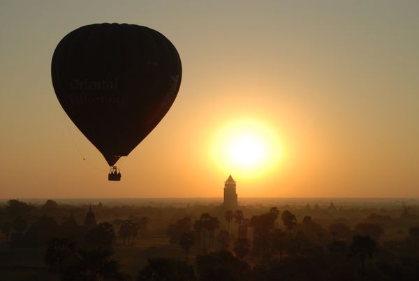 Sunrise over Bagan thumbnail