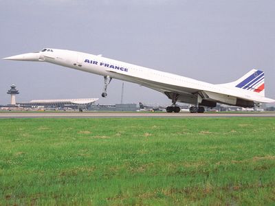 After its final flight across the Atlantic, in June 2003, Air France Concorde F-BVFA lands at Washington Dulles International. The airplane is on view today at the National Air and Space Museum’s Steven F. Udvar-Hazy Center near the airport.
