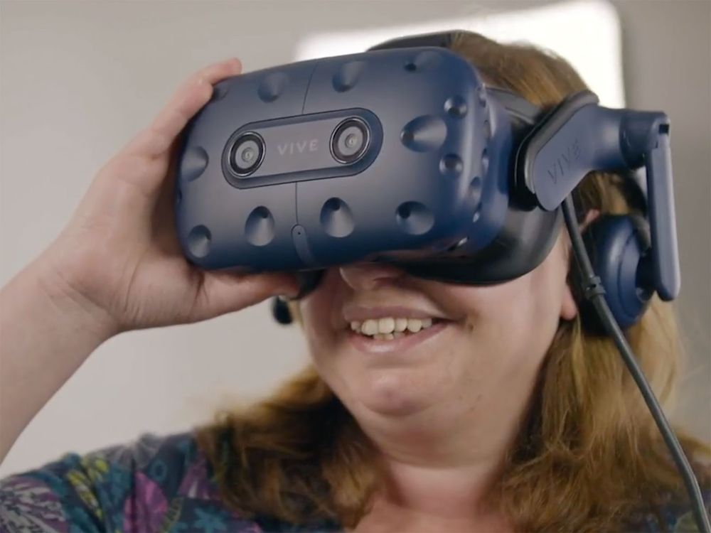 A patient uses the gameChange virtual reality program. University of Oxford