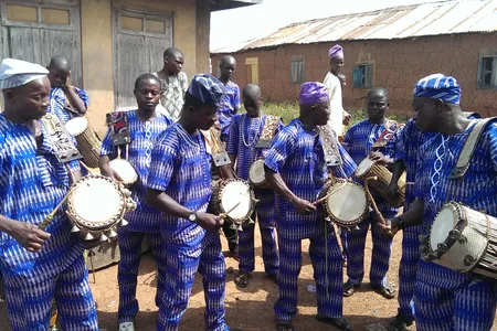 The Ifesowapo dùndún ensemble performing in Igbo Ora, southwest Nigeria