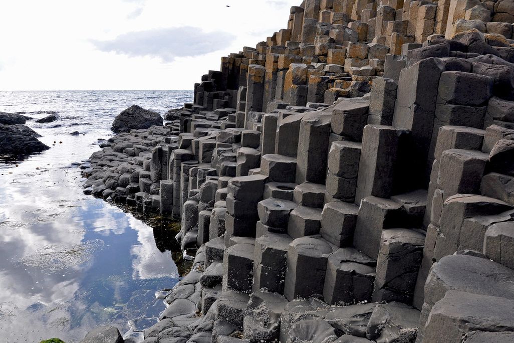 A series of columns stacked next to each other
