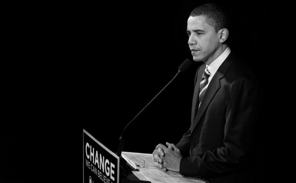 President Barack Obama during speech in New Hampshire days before 2008 Iowa Caucus thumbnail