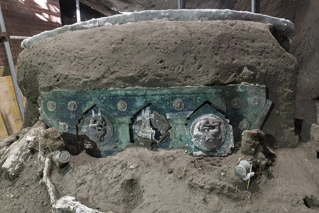 Ceremonial chariot found near Pompeii
