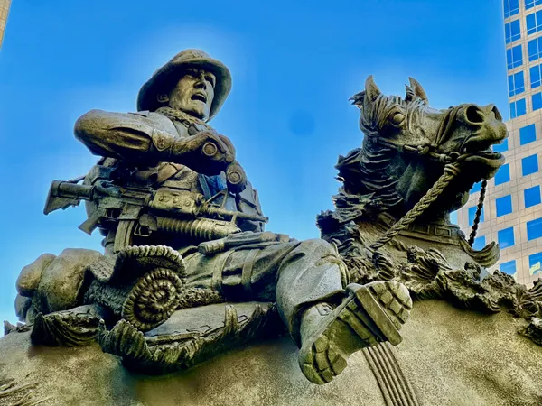 War statue thumbnail