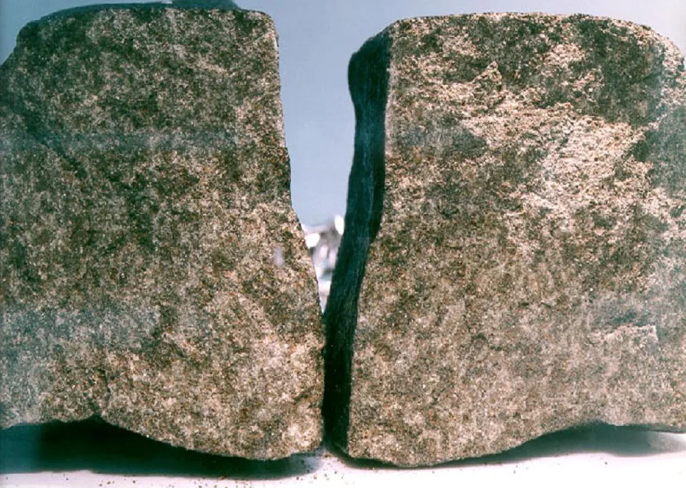 Nakhla_meteorite.jpg