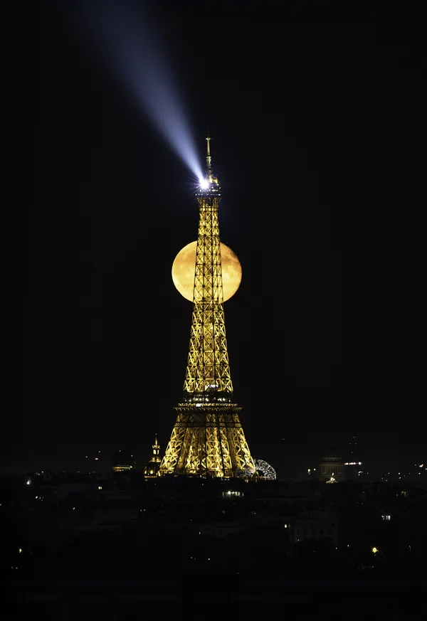 Moon and Eiffel thumbnail