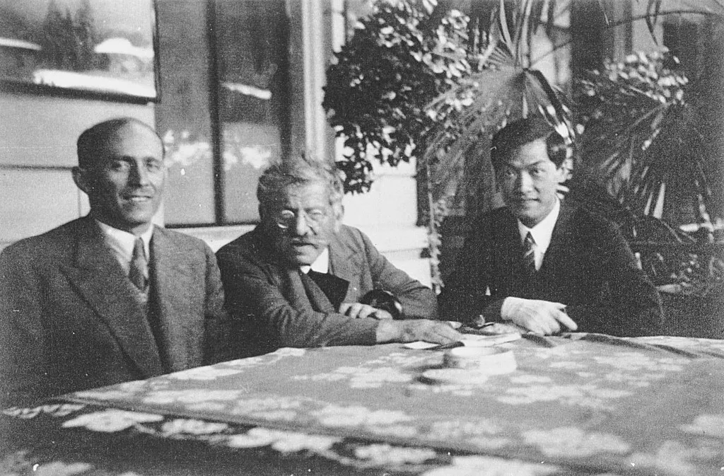 From left to right: Bernhard Schapiro, Magnus Hirschfeld and Li Shiu Tong, around 1930